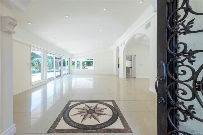 Building Photo - 16379 Meadow Ridge Way