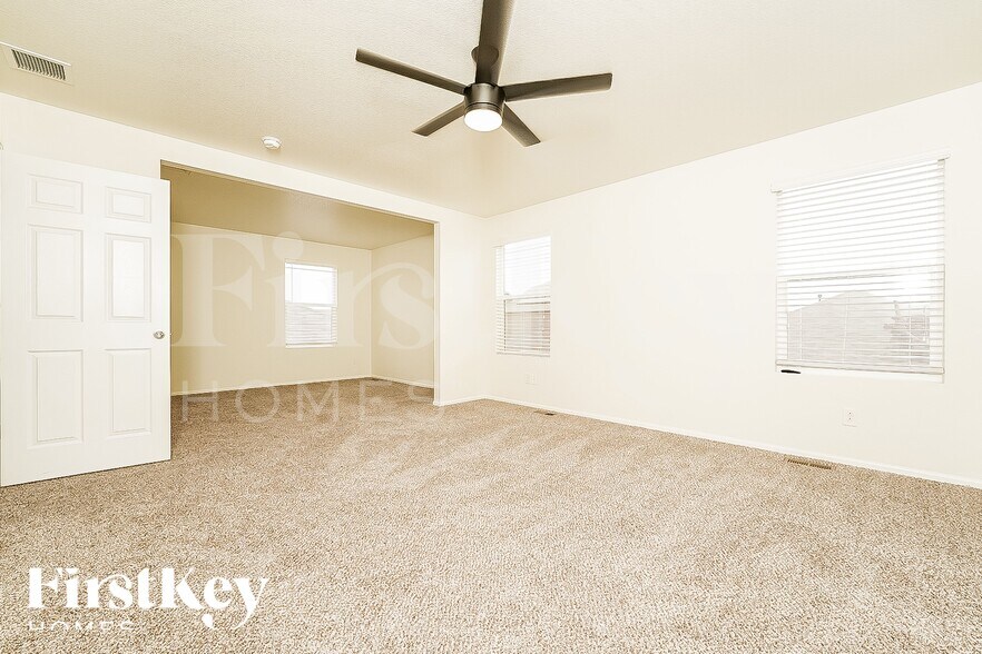 Building Photo - 816 Draw St