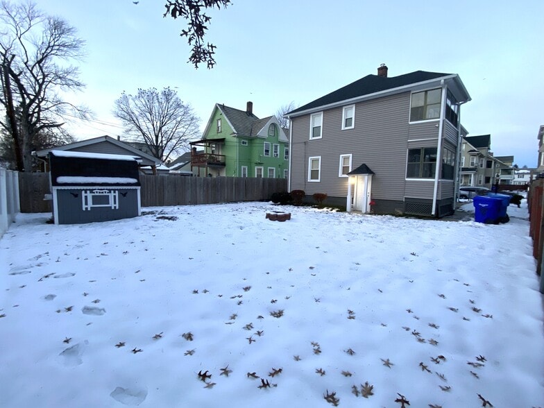 Building Photo - 46 Mooreland St