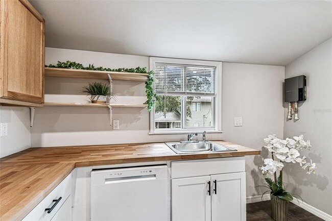 Building Photo - 1006 E 26th Ave