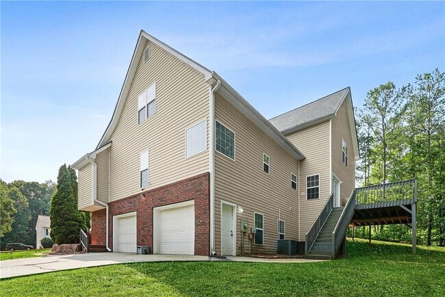 Building Photo - 176 Oak Leaf Dr