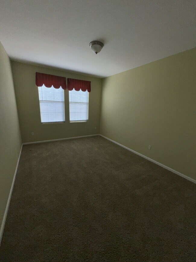 Building Photo - FIRST MONTH FREE RENT Luxurious 4-Bed, 4-B...