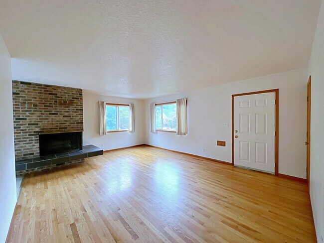 Building Photo - 3385 SE 10th Ave