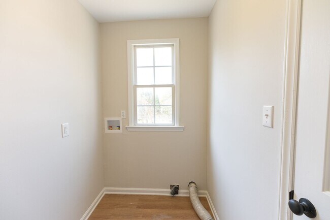 Building Photo - Updated 3 Bed 2 Bath Home in Greensboro