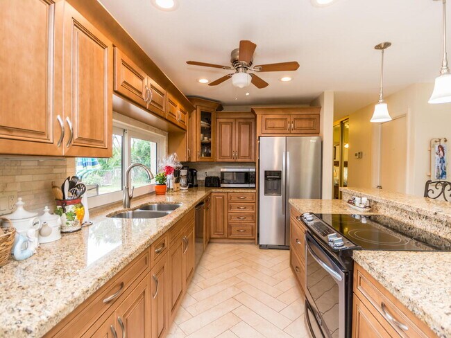 Building Photo - 4930 NE 27th Ave