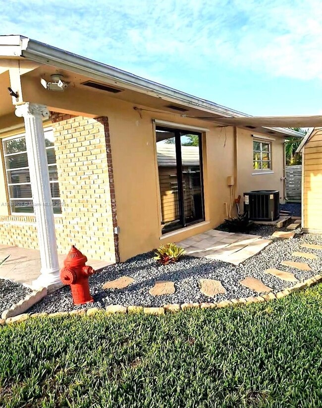 Building Photo - 4725 SW 109th Terrace