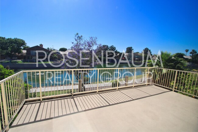 Building Photo - 5-beds, 3-baths Waterfront home in Gilbert...