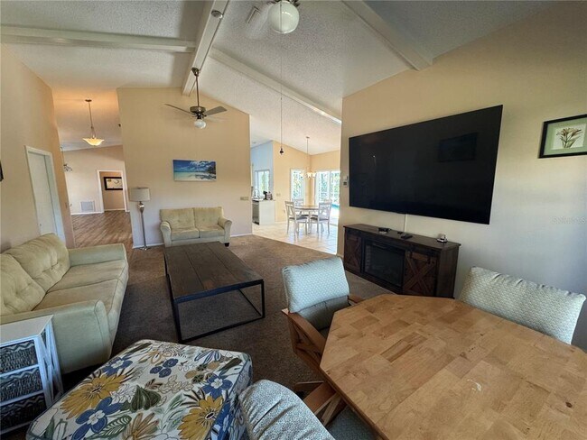 Building Photo - 549 Warwick Ln