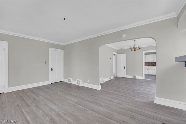 Building Photo - 10106 Greenview Ave
