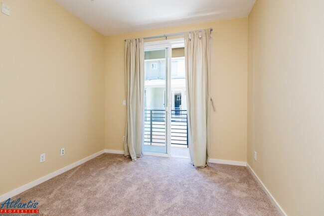 Building Photo - Japantown Townhouse | Stainless Steel Appliances | Central A/C