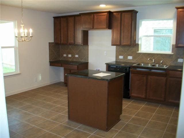 Building Photo - 2021 Nestlewood Dr