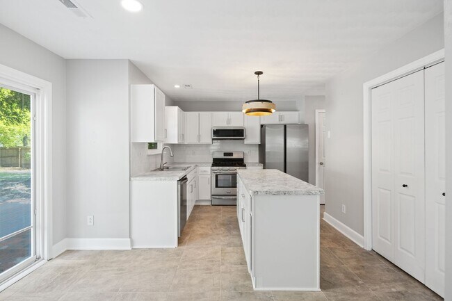Building Photo - WOODLAKE