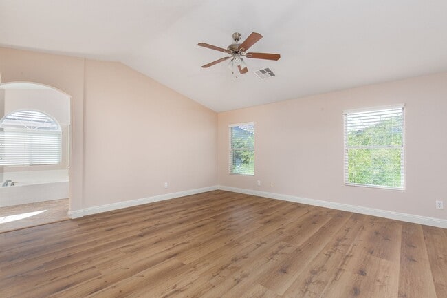 Building Photo - HUGE 5 BEDROOM, 3 BATH 2 STORY HOME IN GATED COMMUNITY NEAR SOUTHERN HIGHLANDS