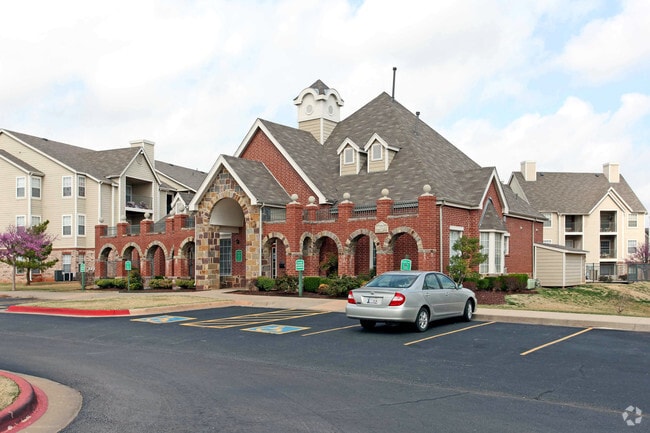 Building Photo - Forest Creek