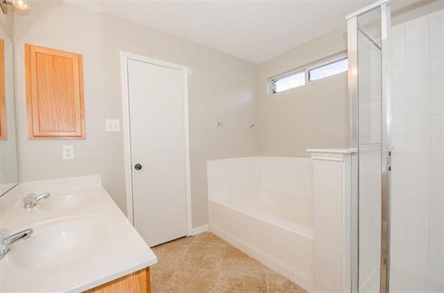 Building Photo - 2152 Royal Acres Trail