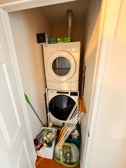 in-unit washer dryer - 827 Reed St
