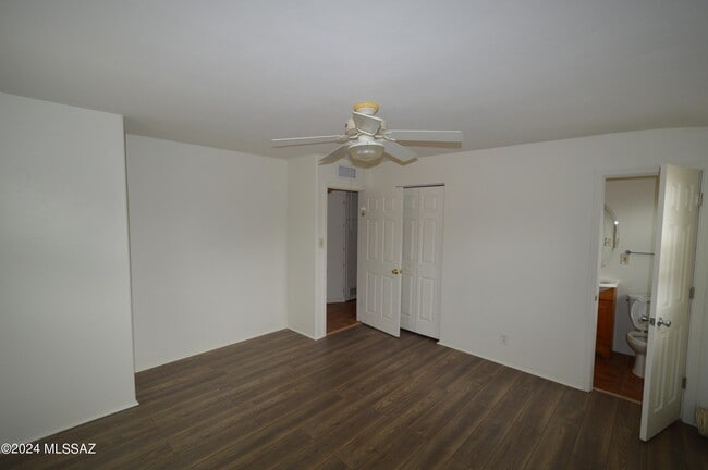 Building Photo - 3957 E Hampton Pl