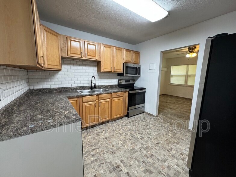 Building Photo - 5757 Antoinette Ln