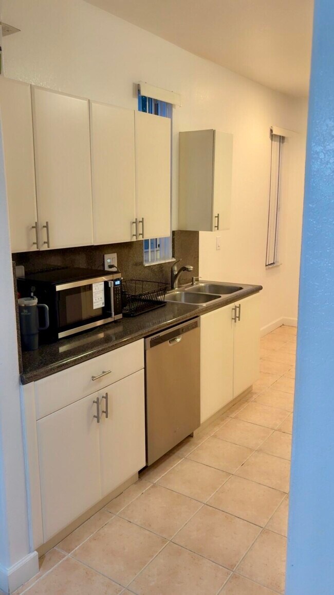 Building Photo - 3608 Shoma Dr