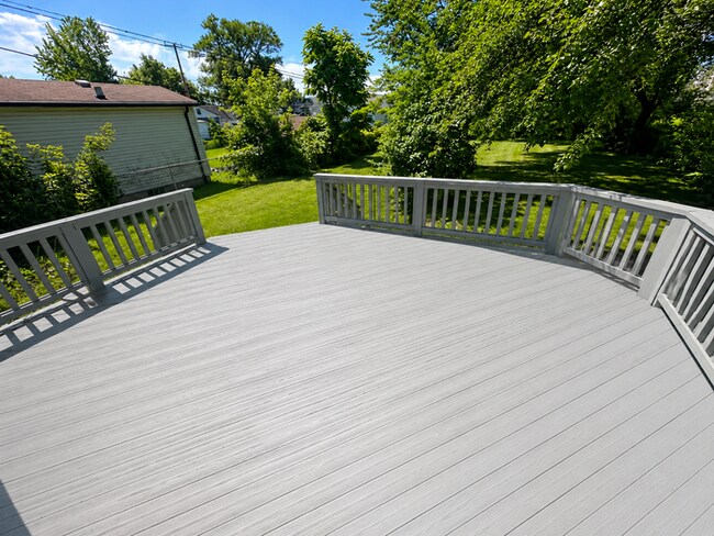 Building Photo - Awesome 3 bedroom Eastpointe Stunner