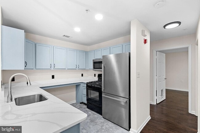 Building Photo - 673 Constellation Square SE