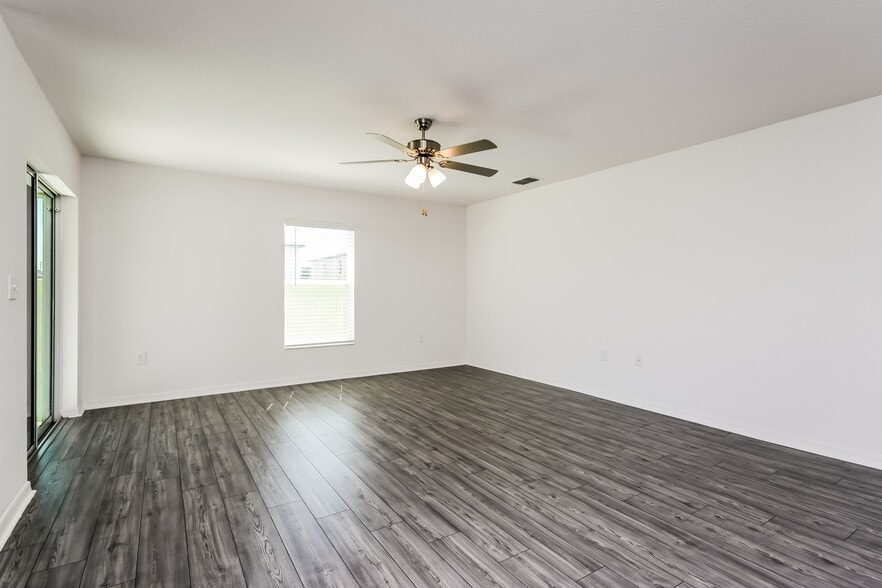 Building Photo - 1635 Swan Lake Cir