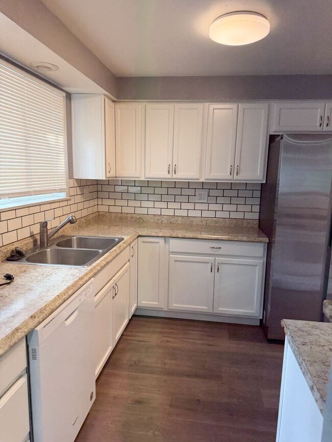 Building Photo - 3 Bedroom, 2 Bath House