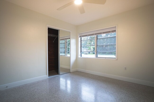 Building Photo - Annual  2 bed/1 bath house available $2,40...