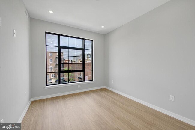 Building Photo - 1205 S 15th St