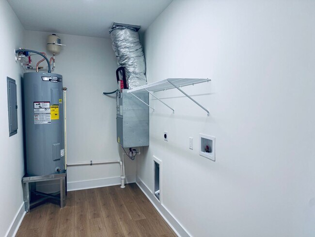 Building Photo - Brand New Luxury Condo - Middle Floor