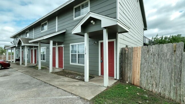 Building Photo - 107 Castleberry Ct