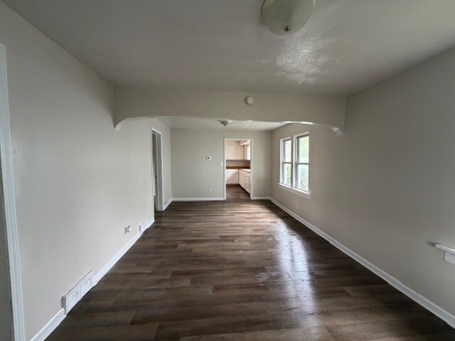 Building Photo - 208 S Bendix Dr