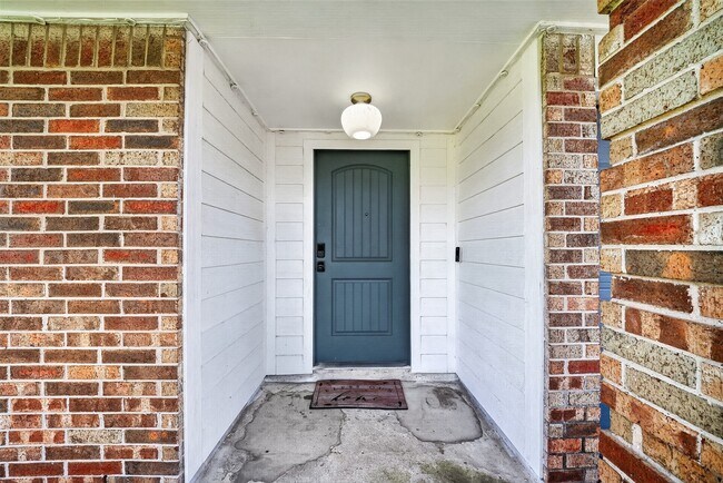 Building Photo - 10911 Pecan Dr