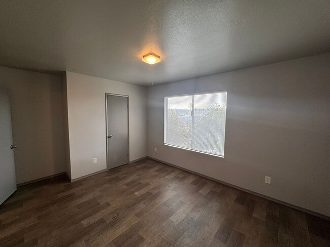 Building Photo - Modern 3-Bedroom Townhome with Garage & Pr...