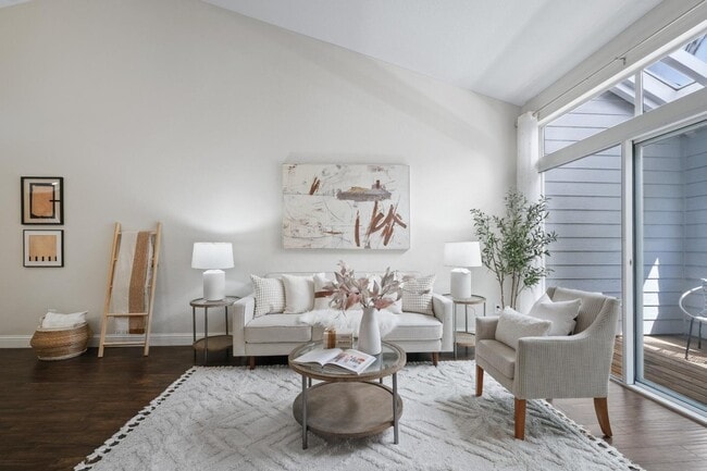 Building Photo - 1735 Parkview Green Cir