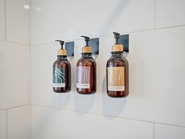 Building Photo - 3208 NE 9th St