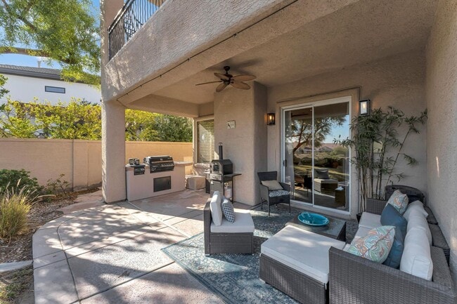 Building Photo - Queensridge Beauty - 5 bedroom on a 1/4+ acre lot