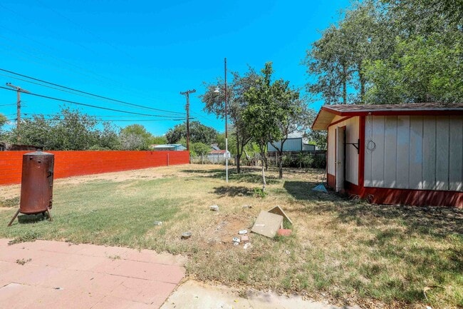 Building Photo - 806 Bustamante St