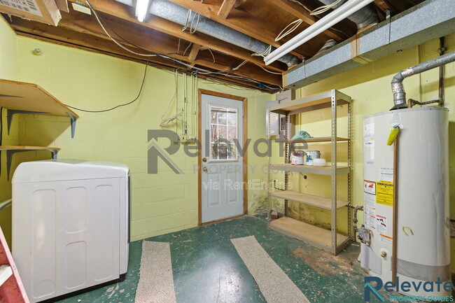 Building Photo - 8903 Freestone Ave