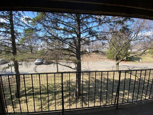 Building Photo - V10301-215