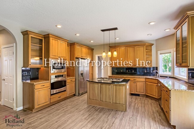 Building Photo - 16308 SW Timberland Dr