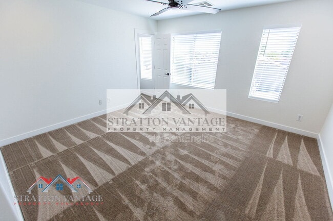 Building Photo - 484 E Cheyenne Rd