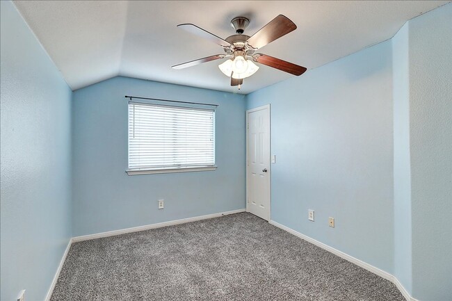 Building Photo - 2110 Encino Dr