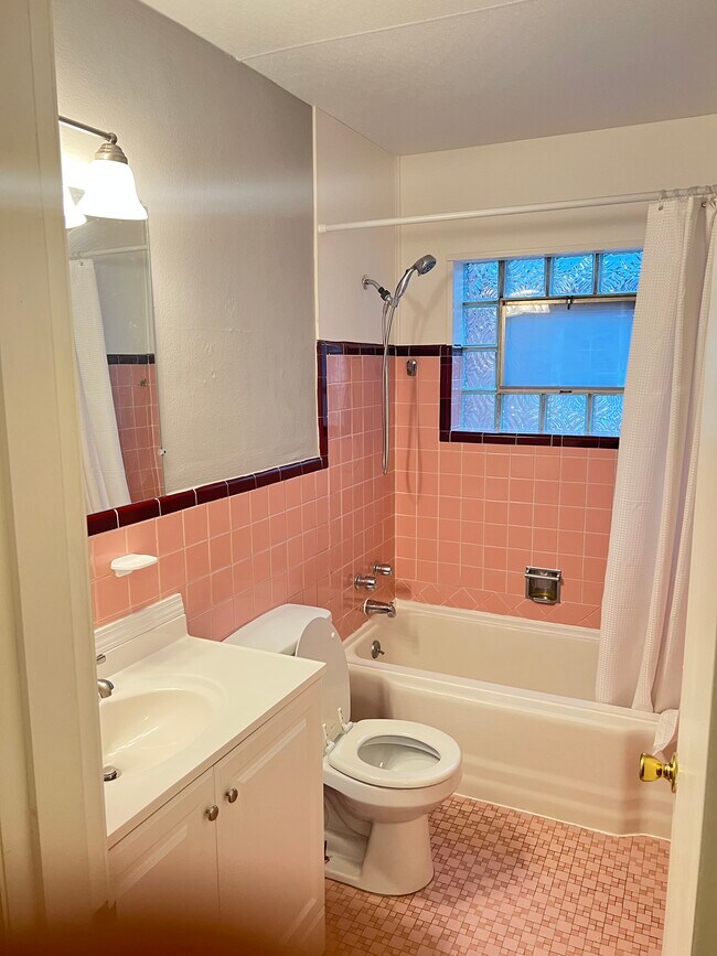 Building Photo - 7449 Delmar Blvd