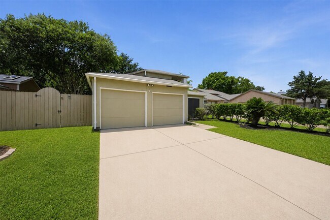 Building Photo - 7518 Alcomita Dr