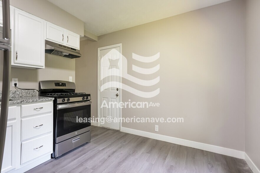 Building Photo - 2005 N Elmer St