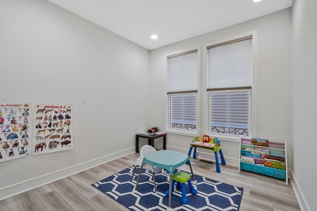 Building Photo - 22956 Aurora Vw Dr