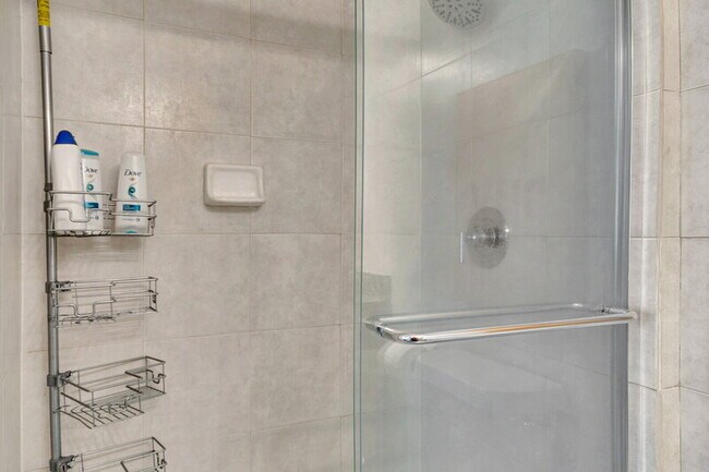 Building Photo - 8055 E Thomas Rd