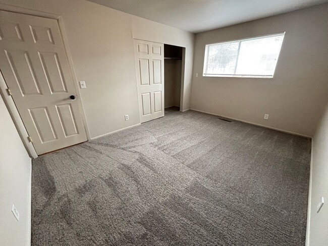 Building Photo - 1629 Talisman Cir N