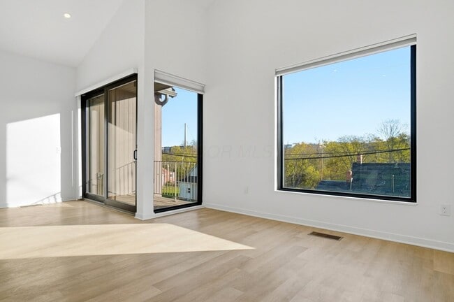 Building Photo - 33 N Blacksmith Ln